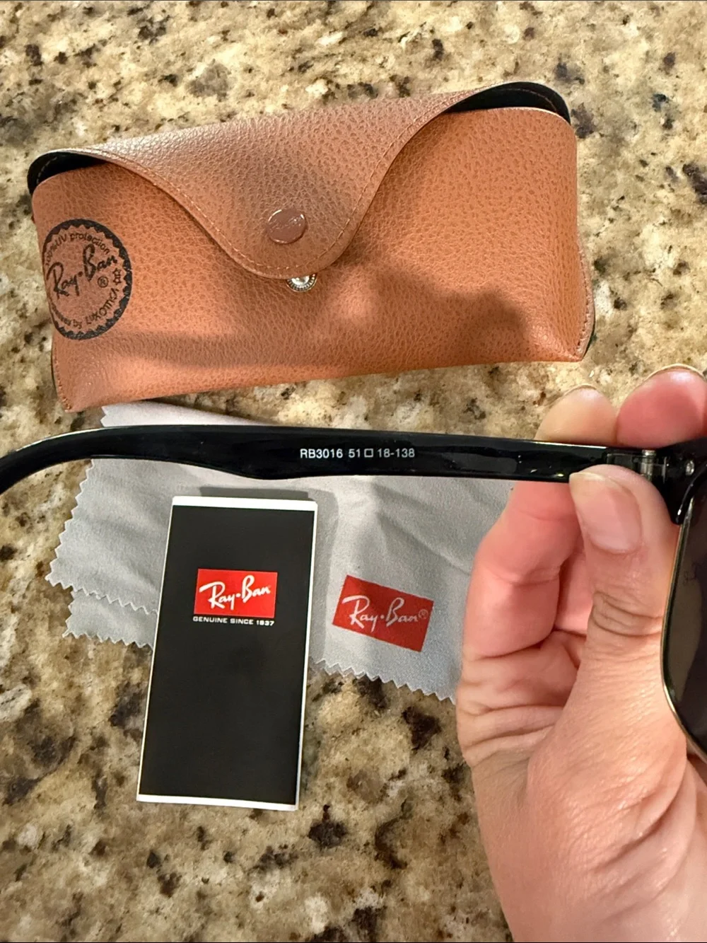 Ray-Ban RB3016 Clubmaster Classic Square Sunglasses for Men for Women L 51mm